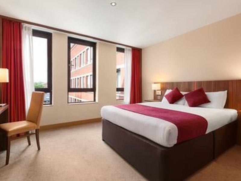 Ramada Hounslow - Heathrow East Hotell Eksteriør bilde