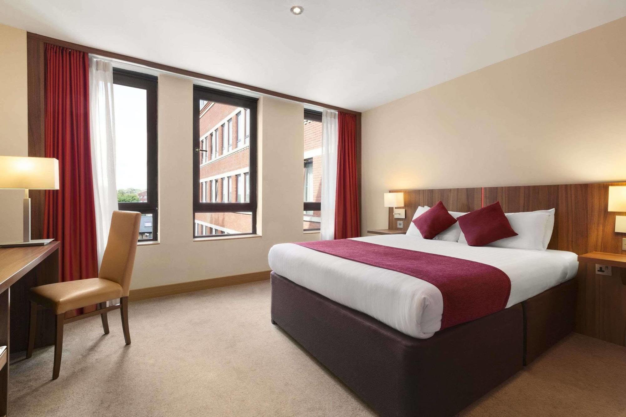 Ramada Hounslow - Heathrow East Hotell Eksteriør bilde